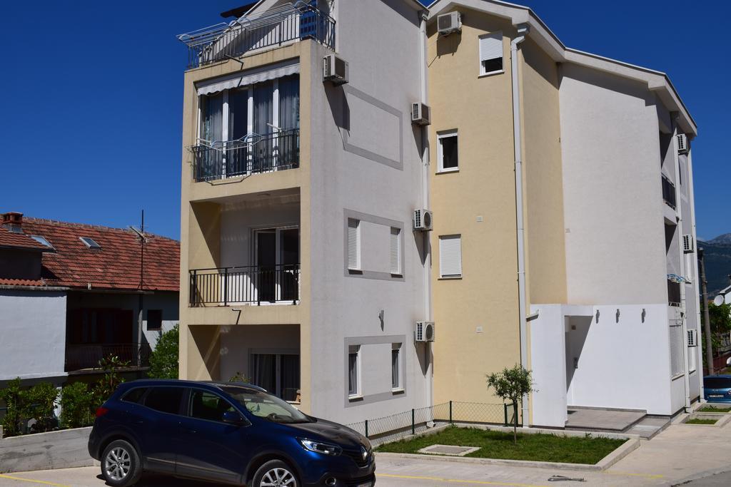 Apartment Fini Tivat Exterior foto